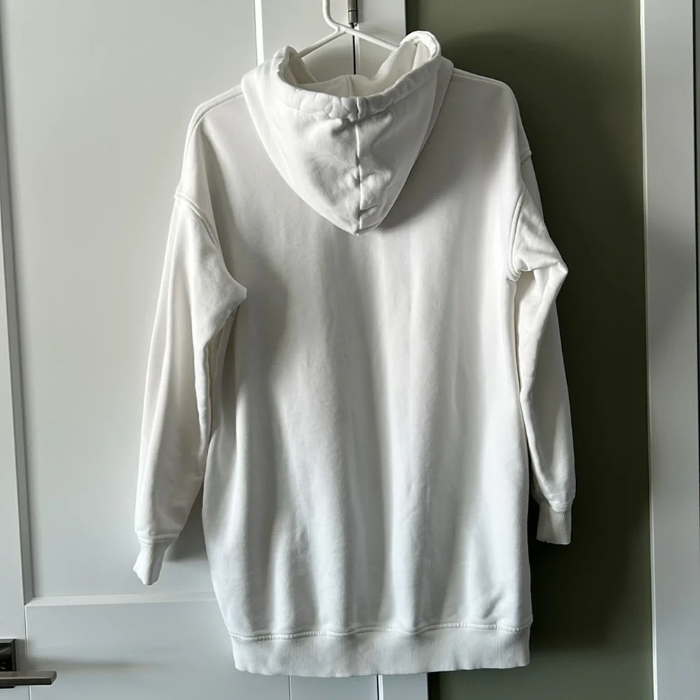 Moschino H&M Disney Collaboration Hoodie 2018 Release - Picture 13 of 17